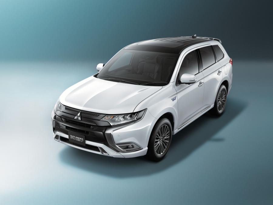  Mitsubishi Outlander PHEV 2018 года  (JP) (фото 7 из 13)